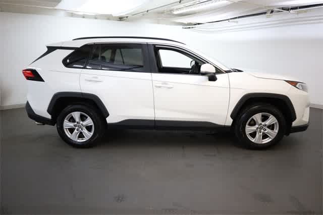 Thumbnail: 2019 Toyota RAV4 - 9