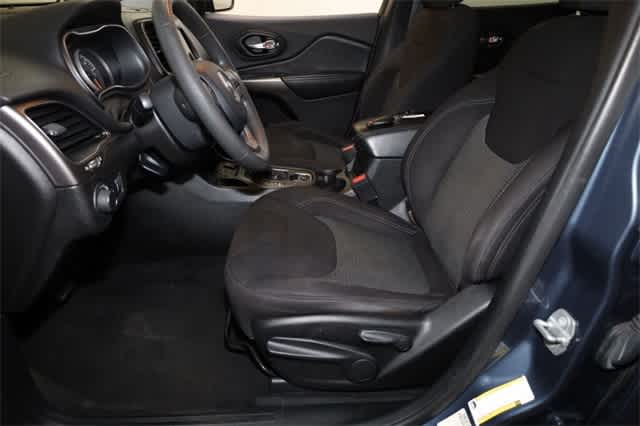 Thumbnail: 2020 Jeep Cherokee - 15