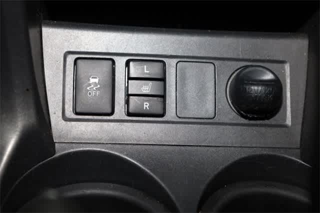 Thumbnail: 2011 Toyota RAV4 - 30