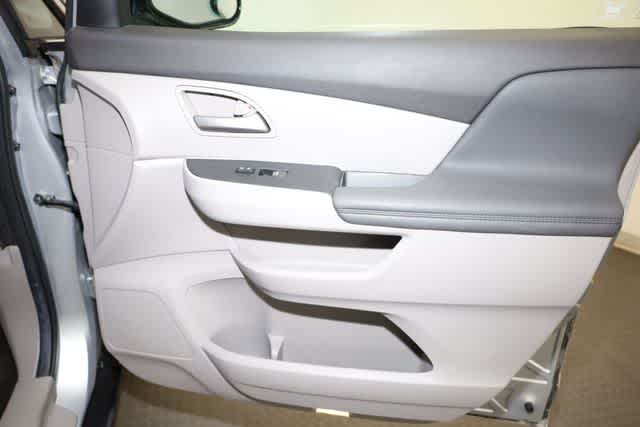 Thumbnail: 2012 Honda Odyssey - 30
