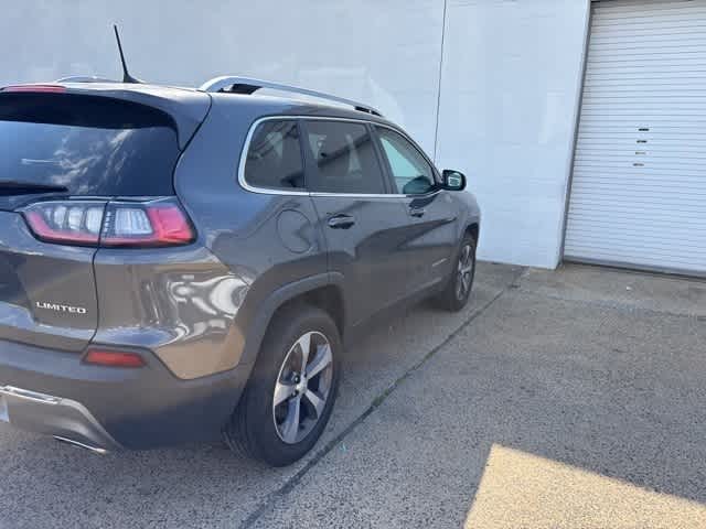 Thumbnail: 2019 Jeep Cherokee - 16