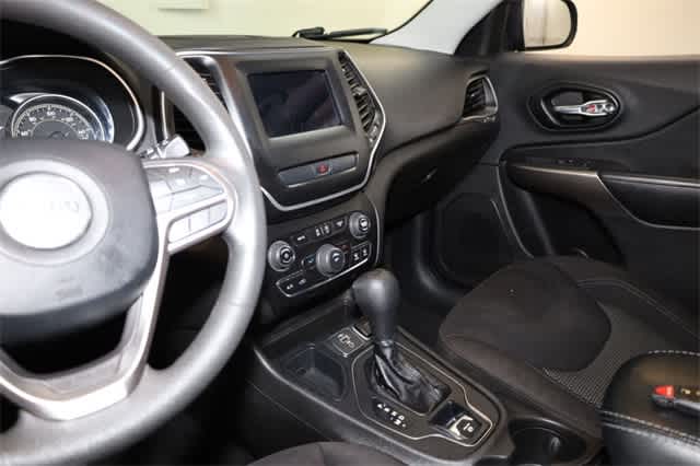 Thumbnail: 2020 Jeep Cherokee - 23