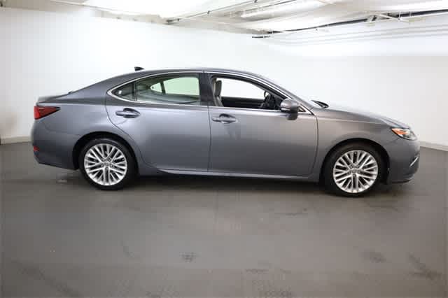 Thumbnail: 2016 Lexus ES - 9