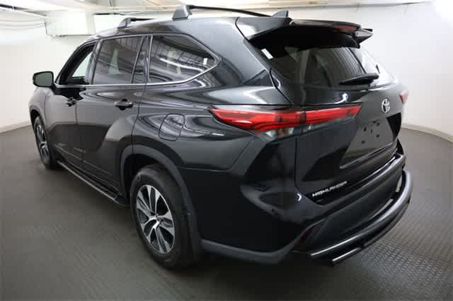 Thumbnail: 2022 Toyota Highlander - 4