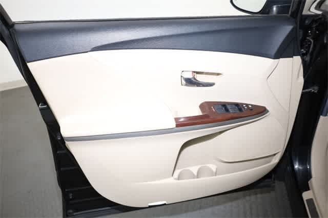 Thumbnail: 2013 Toyota Venza - 13