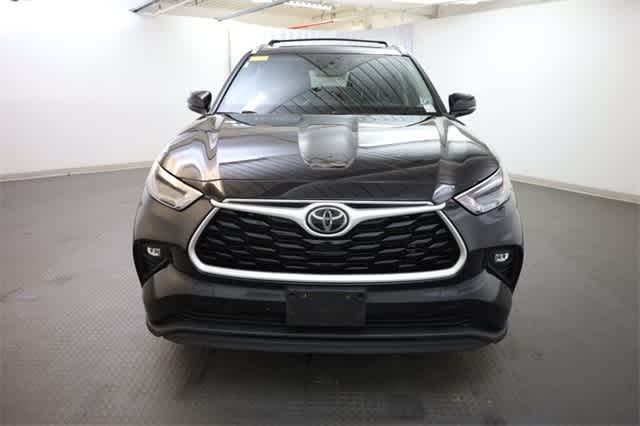 Thumbnail: 2022 Toyota Highlander - 12