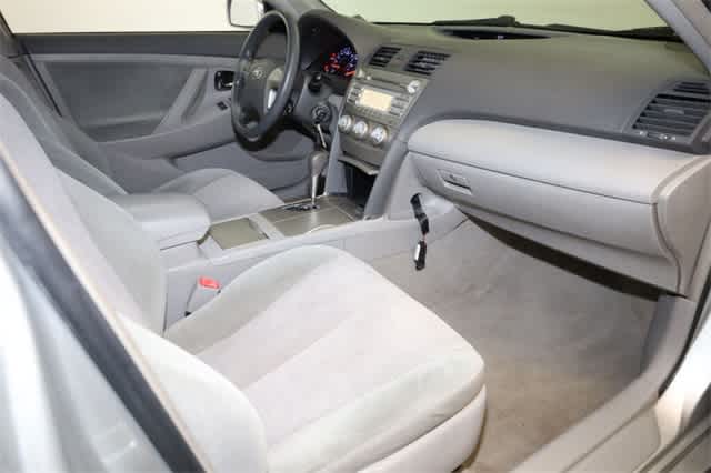 2010 Toyota Camry LE 19