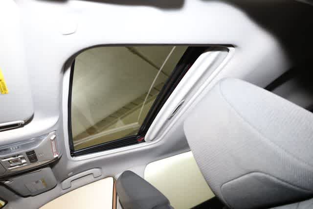 Thumbnail: 2023 Toyota RAV4 - 20
