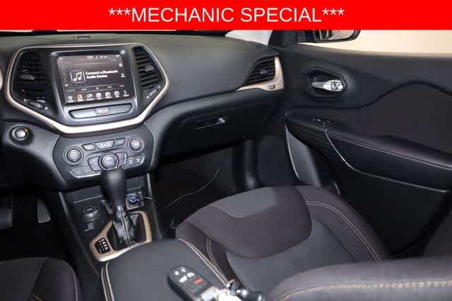 Thumbnail: 2015 Jeep Cherokee - 24