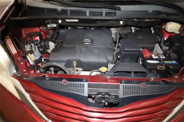 Thumbnail: 2015 Toyota Sienna - 33
