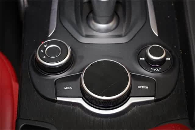 Thumbnail: 2019 Alfa Romeo Giulia - 30