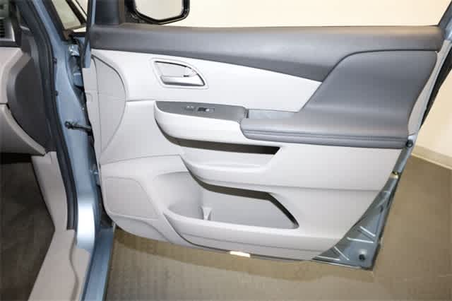 Thumbnail: 2012 Honda Odyssey - 23