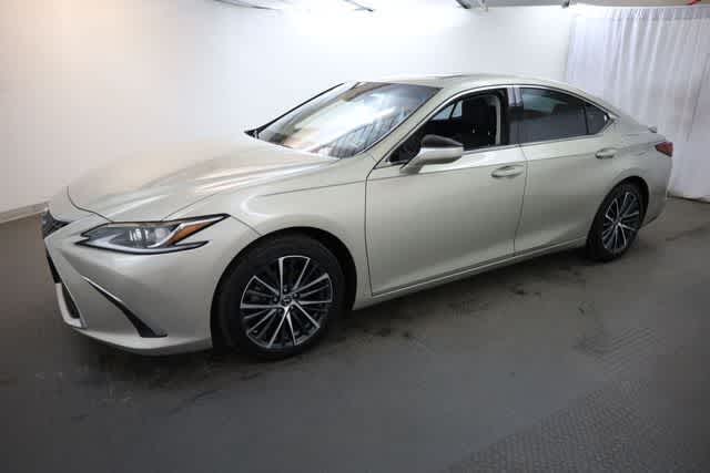 Thumbnail: 2022 Lexus ES - 2