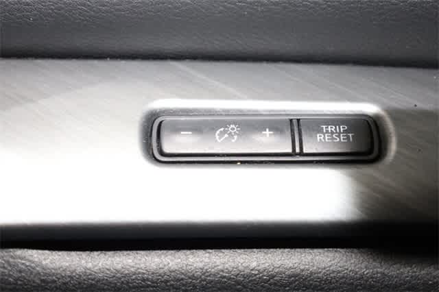 Thumbnail: 2017 Nissan Maxima - 26