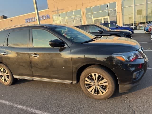 Thumbnail: 2017 Nissan Pathfinder - 17