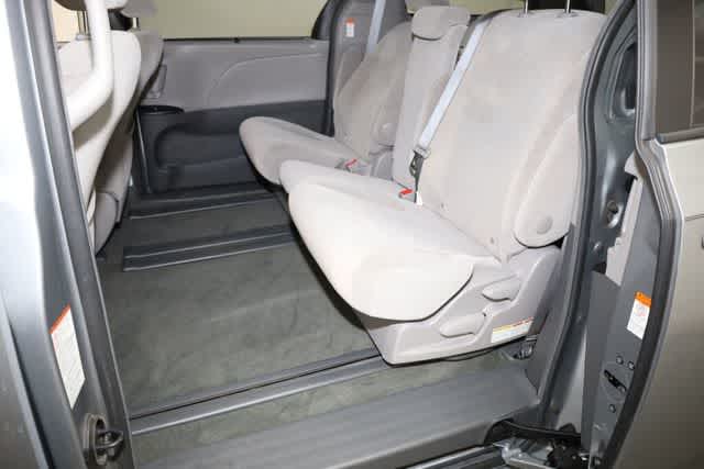 Thumbnail: 2017 Toyota Sienna - 21