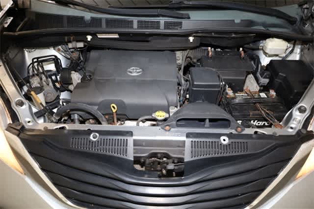Thumbnail: 2013 Toyota Sienna - 31