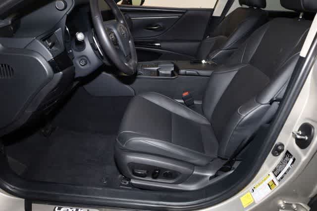 Thumbnail: 2022 Lexus ES - 15