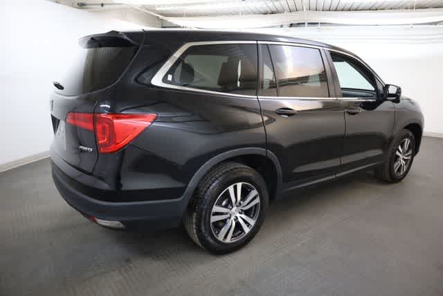 Thumbnail: 2017 Honda Pilot - 8