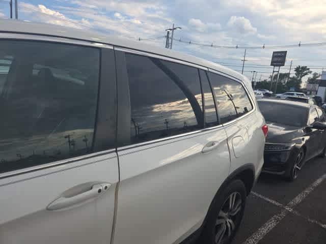 Thumbnail: 2017 Honda Pilot - 4