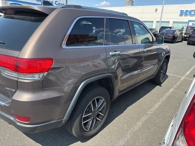 Thumbnail: 2019 Jeep Grand Cherokee - 12