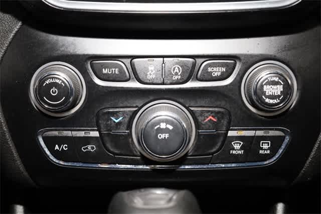 Thumbnail: 2020 Jeep Cherokee - 29