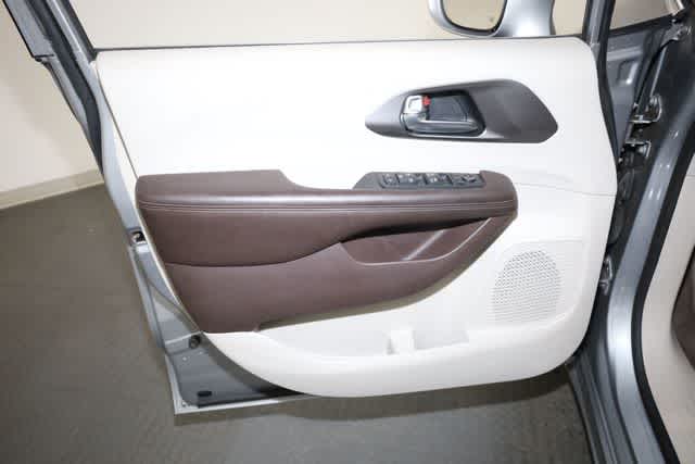 Thumbnail: 2019 Chrysler Pacifica - 13