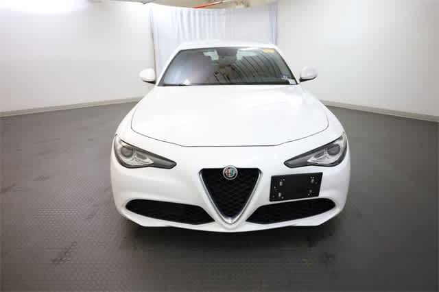 Thumbnail: 2019 Alfa Romeo Giulia - 12