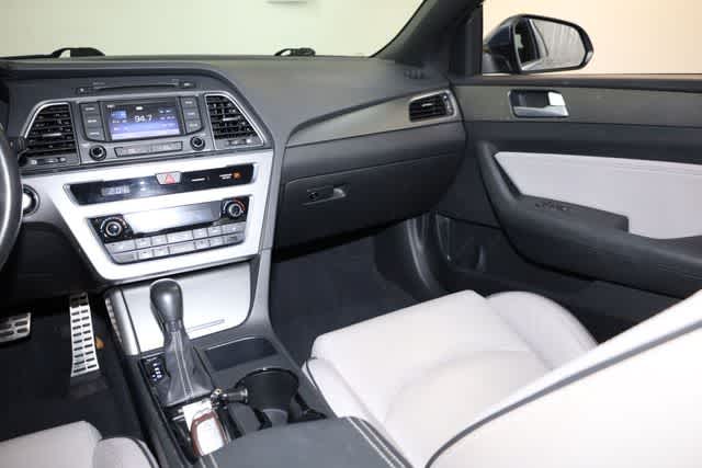 Thumbnail: 2015 Hyundai Sonata - 24