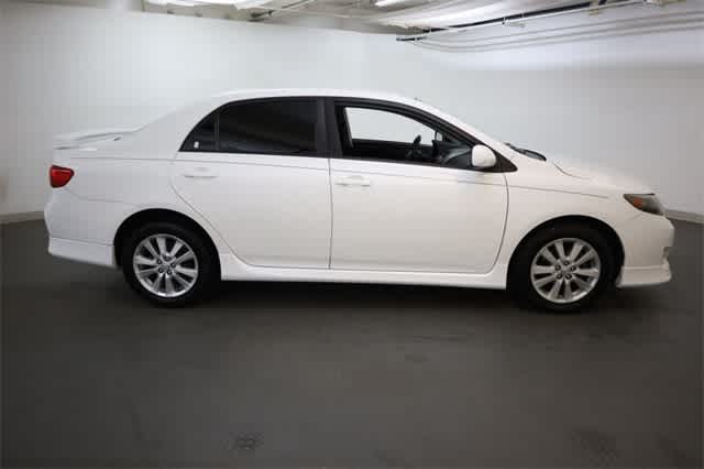 Thumbnail: 2010 Toyota Corolla - 9