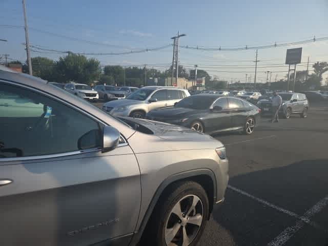 Thumbnail: 2019 Jeep Cherokee - 14