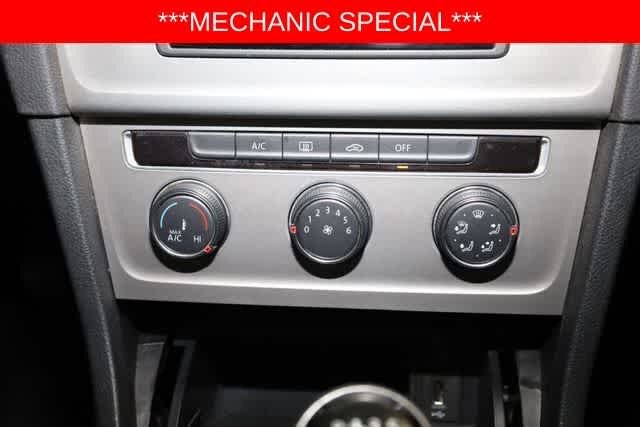 Thumbnail: 2016 Volkswagen Golf - 28