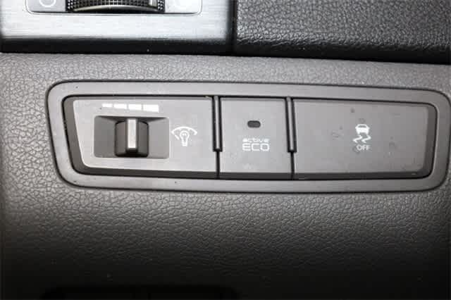 Thumbnail: 2011 Hyundai Sonata - 26