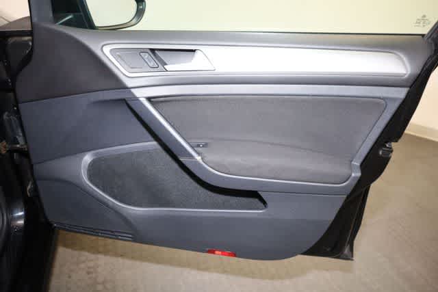 Thumbnail: 2016 Volkswagen Golf - 22