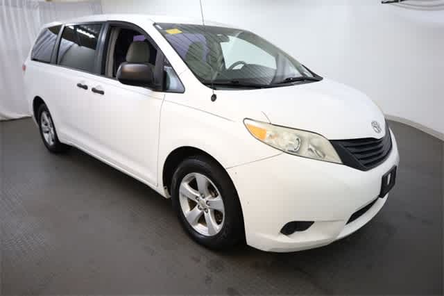 Thumbnail: 2011 Toyota Sienna - 10