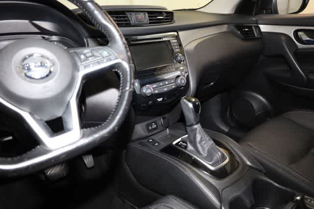 Thumbnail: 2020 Nissan Rogue Sport - 16