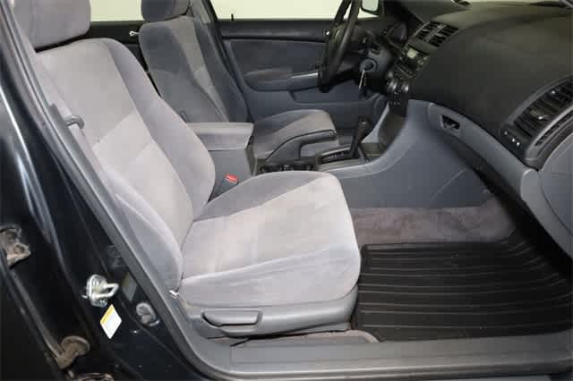 Thumbnail: 2004 Honda Accord - 20