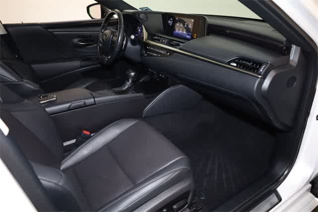 Thumbnail: 2020 Lexus ES - 19