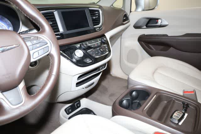 Thumbnail: 2019 Chrysler Pacifica - 16