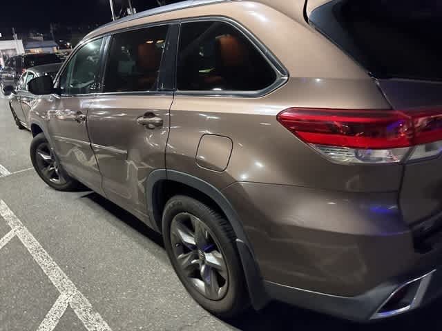 Thumbnail: 2017 Toyota Highlander - 6