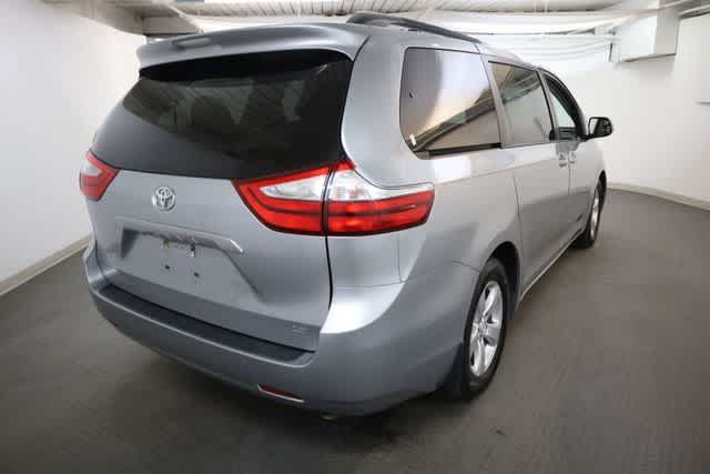 Thumbnail: 2017 Toyota Sienna - 7