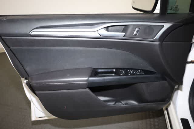 Thumbnail: 2014 Ford Fusion - 13