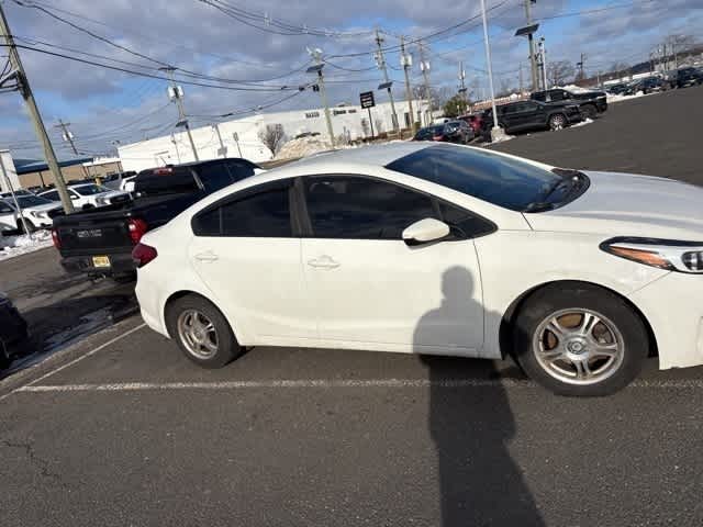 Thumbnail: 2018 Kia Forte - 16