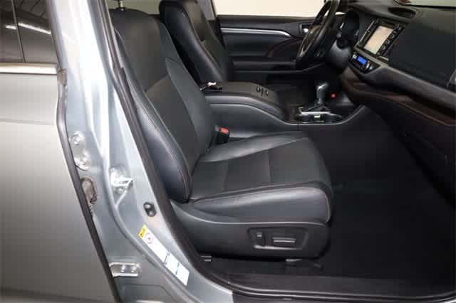 Thumbnail: 2019 Toyota Highlander - 20