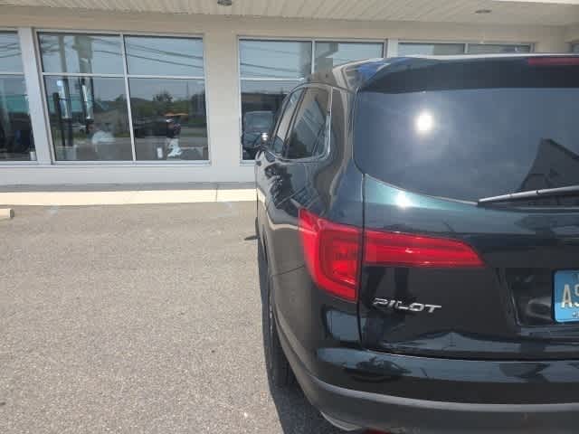 Thumbnail: 2017 Honda Pilot - 9