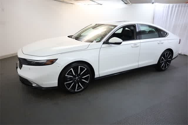 2023 Honda Accord Touring 2