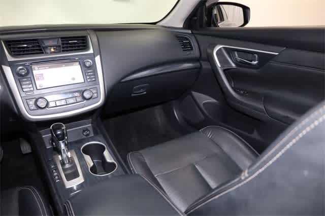 Thumbnail: 2016 Nissan Altima - 18