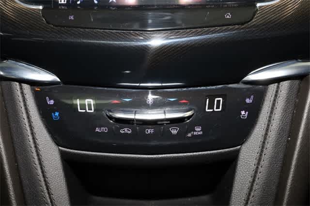Thumbnail: 2022 Cadillac XT6 - 32