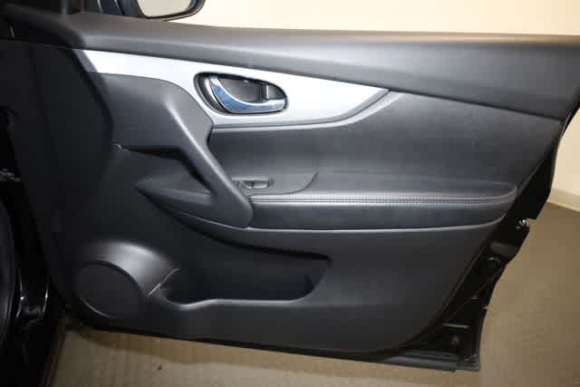 Thumbnail: 2020 Nissan Rogue Sport - 35