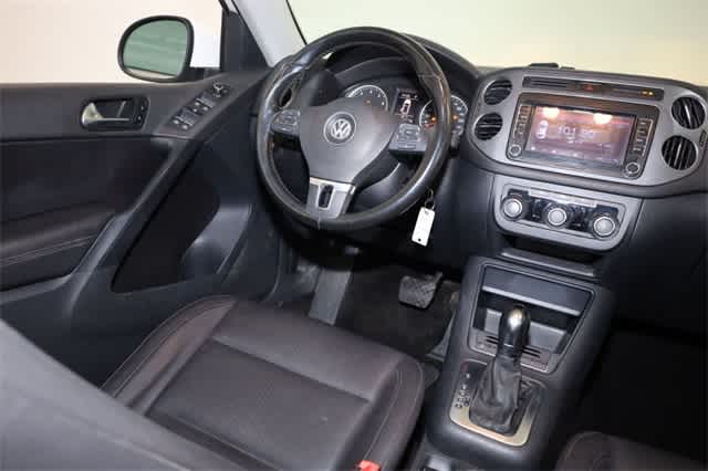 Thumbnail: 2012 Volkswagen Tiguan - 16
